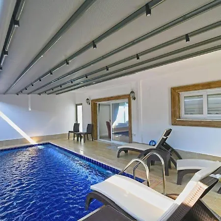 Stella-jakuzili Saunali Kapali Havuzlu Holiday home *
