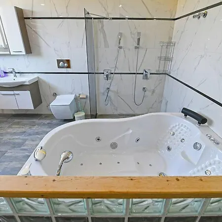 Stella-jakuzili Saunali Kapali Havuzlu Holiday home Fethiye