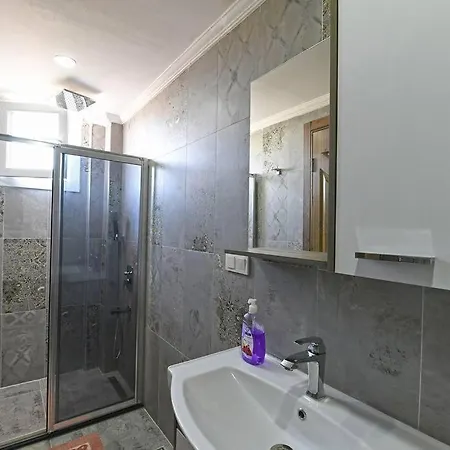 Stella-jakuzili Saunali Kapali Havuzlu Holiday home *