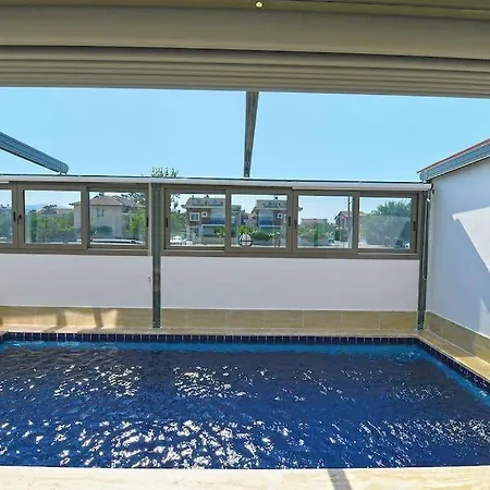 Stella-jakuzili Saunali Kapali Havuzlu Ferienhaus *